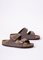 Klapki damskie brązowe Birkenstock Arizona BS Nubuk Mocca. Brązowe klapki damskie Birkenstock, bez wzorów, z materiału, bez obcasa. Za 349.99 zł.
