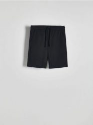 Dresowe szorty - czarny. Czarne szorty męskie Reserved, z dresówki, bez kołnierzyka. W wyprzedaży za 45.99 zł.