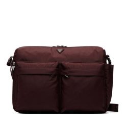 Torebka Guess. Czerwone torebki klasyczne damskie Guess, z aplikacjami, bez dodatków. Za 344.99 zł.