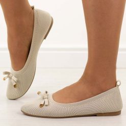 Beżowe baleriny damskie Evento 9048. Brązowe baleriny damskie Evento, z aplikacjami, z jeansu, bez obcasa, na płaskiej podeszwie. Za 99.00 zł.