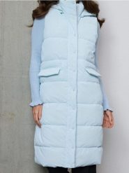 Pikowana kamizelka puffer z odpinanym kapturem - błękitny. Niebieskie kamizelki damskie Sinsay, l. Za 99.99 zł.