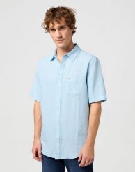 WRANGLER SS 1 PKT SHIRT MĘSKA KOSZULA ELEGANCKA DREAM BLUE 112352188 W5K0012098. Niebieskie koszule męskie Wrangler, m, bez wzorów, bez kołnierzyka, bez ramiączek. Za 139.99 zł.