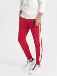 Spodnie męskie dresowe z lampasem - czerwone V4 - Rozmiar: M. Czerwone spodnie dresowe męskie Ombre Clothing, bez wzorów, z bawełny. W wyprzedaży za 39.99 zł.