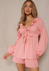 Różowy Komplet z Lnem Szorty i Bluzka z Wiązaniem i Falbanką Mirovenia. Czerwone szorty damskie Renee, z aplikacjami, eleganckie. Za 139.99 zł.
