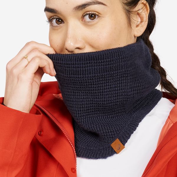 Komin na szyję żeglarski Tribord Sailing 500 ocieplany wiatroszczelny. Niebieskie szaliki i kominy damskie Decathlon, bez wzorów, z dzianiny. Za 39.99 zł.