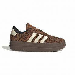 Buty sportowe VL Court Bold dla kobiet adidas. Brązowe buty sportowe na co dzień damskie Adidas, bez wzorów, z materiału. Za 452.50 zł.