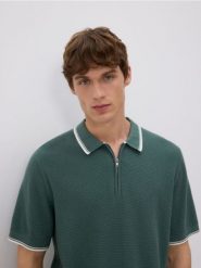 Strukturalny sweter polo - zielony. Zielone swetry męskie Reserved, l, bez wzorów, z bawełny, bez kołnierzyka. Za 119.99 zł.