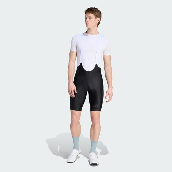 KOLARSKIE SPODENKI NA SZELKACH Z WKŁADKĄ ESSENTIALS TYPU CARGO. Czarne szorty męskie Adidas, bez wzorów, z elastanu. Za 569.00 zł.