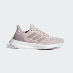 Buty Pureboost 23. Brązowe obuwie do biegania damskie Adidas. Za 649.00 zł.