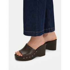Klapki G-Star. Brązowe klapki damskie G-Star, bez wzorów, bez obcasa. Za 179.99 zł.