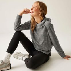 Bluza damska z kapturem Mayse. Szare bluzy z kapturem damskie Regatta, z bawełny. Za 176.50 zł.