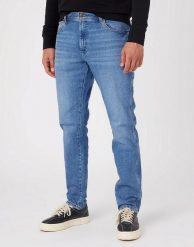 WRANGLER TEXAS TAPER MĘSKIE SPODNIE JEANSOWE NEW FAVORITE W12TJX21Y 112322668. Spodnie materiałowe męskie Wrangler, bez wzorów, z jeansu. Za 229.99 zł.