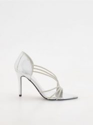 Sandały z ozdobnymi paskami - srebrny. Szare sandały damskie Reserved, bez wzorów, ze skóry, bez obcasa, na obcasie. W wyprzedaży za 69.99 zł.