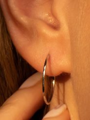 OR ÉCLAT Złote kolczyki-kreole "Sublime créoles" rozmiar: onesize. Szare kolczyki damskie Or Éclat, złote. Za 434.99 zł.