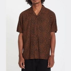 Koszula Volcom Utopias Print Brown Horn. Brązowe koszule męskie Volcom, bez wzorów, bez kołnierzyka, bez ramiączek. Za 296.06 zł.