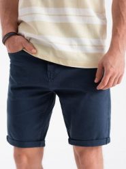Szorty męskie CHINO - ciemnoniebieskie V8. Niebieskie szorty męskie Ombre Clothing, z bawełny, bez kołnierzyka. W wyprzedaży za 39.99 zł.