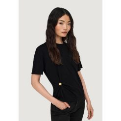 Koszulka crop top Kobieta ONLY Onlelena S/S Detail T-Sud Jrs. Czarne bluzki damskie Only, s, bez wzorów, z materiału, bez kołnierzyka. Za 130.75 zł.