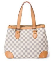 Louis Vuitton Torebka "Hampstead PM" w kolorze biało-szarym - 28 x 24 x 17 cm rozmiar: onesize. Białe torebki klasyczne damskie Louis Vuitton, w ażurowe wzory, z materiału, bez dodatków. Za 4,906.99 zł.
