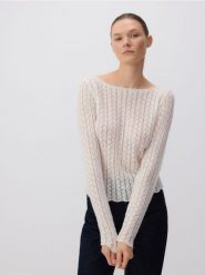 Ażurowy sweter - kremowy. Białe swetry klasyczne damskie Reserved, l, z dzianiny, bez kołnierzyka. W wyprzedaży za 69.99 zł.