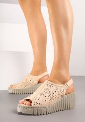 Beżowe Sandały Vices na Koturnie z Ażurową Cholewką Sarandria. Brązowe sandały damskie Born2be, w ażurowe wzory, bez obcasa, na koturnie. Za 84.99 zł.