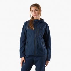 Kurtka shell turystyka damska Swedemount Abisko Shell Rain Jacket wodoodporna. Niebieskie kurtki przeciwdeszczowe damskie SWEDEMOUNT, bez kaptura. Za 599.99 zł.