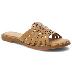 Beżowe Klapki Filippo Modne Buty Damskie. Brązowe klapki damskie Filippo, w ażurowe wzory, ze skóry ekologicznej, bez obcasa. Za 129.00 zł.