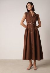 Brązowa Koszulowa Sukienka Bez Rękawów Ozdobiona Paskiem z Klamrą Phalixia. Brązowe sukienki damskie Born2be, na co dzień, m, z aplikacjami, eleganckie, bez kołnierzyka, bez ramiączek, maxi, koszulowe. Za 169.99 zł.