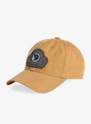 Czapka z daszkiem Fjallraven Classic Badge Cap. Brązowe czapki męskie Fjällräven, na lato, bez wzorów, z bawełny, klasyczne. Za 164.99 zł.