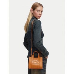 Torebka KARL LAGERFELD. Brązowe torebki klasyczne damskie Karl Lagerfeld, bez wzorów, bez dodatków. Za 649.99 zł.