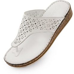 Eleganckie skórzane klapki Nell dla kobiet - Rozmiar 40. Białe klapki damskie ENELL, bez wzorów, ze skóry, bez obcasa. Za 320.99 zł.