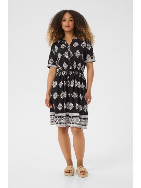 Kaffe Sukienka w kolorze czarnym rozmiar: 44. Czarne sukienki damskie Kaffe, bez wzorów, bez kołnierzyka, bez ramiączek, midi. Za 126.15 zł.