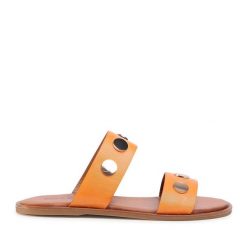 Klapki QUAZI. Brązowe klapki damskie QUAZI, bez wzorów, bez obcasa. Za 239.99 zł.