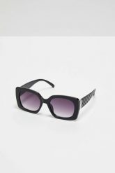 Okulary przeciwsłoneczne z grubymi oprawkami czarne. Czarne okulary przeciwsłoneczne damskie MOODO. W wyprzedaży za 14.99 zł.