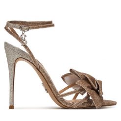 Sandały Steve Madden. Czerwone sandały damskie Steve Madden, bez wzorów, bez obcasa, na szpilce. Za 599.99 zł.