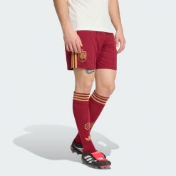 Spodenki wyjazdowe Hiszpania 26. Czerwone szorty sportowe męskie Adidas, s, z materiału, do biegania. Za 199.00 zł.