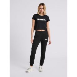 Hummel Koszulka sportowa hml Legacy Woman Cropped T-shirt. Czarne bluzki sportowe damskie HUMMEL, l, bez kołnierzyka, bez ramiączek. Za 55.00 zł.