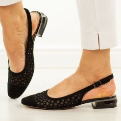 Czarne skórzane sandały damskie DiA 3019. Czarne sandały damskie DiA, bez wzorów, ze skóry, bez obcasa, na obcasie. Za 399.00 zł.