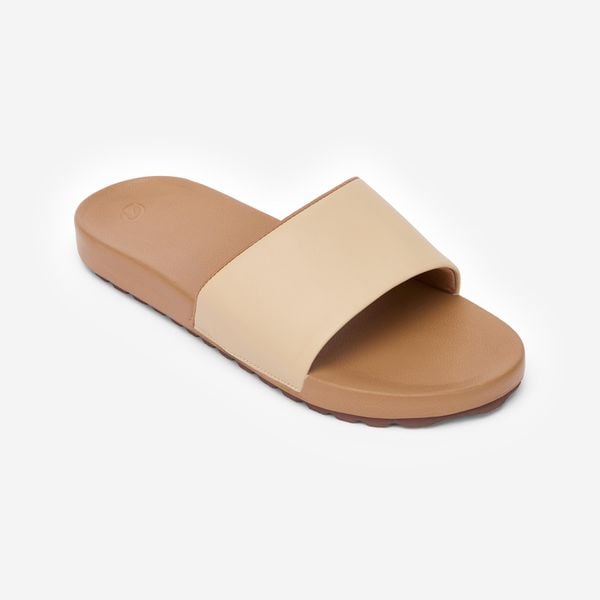 Klapki damskie Decathlon 550 Petal. Brązowe klapki damskie Decathlon, bez wzorów, z poliesteru, bez obcasa. Za 79.99 zł.