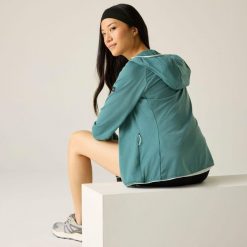 Damska bluza polarowa Huntdale z kapturem i zamkiem błyskawicznym. Zielone bluzy z kapturem damskie Regatta, z elastanu. W wyprzedaży za 169.99 zł.