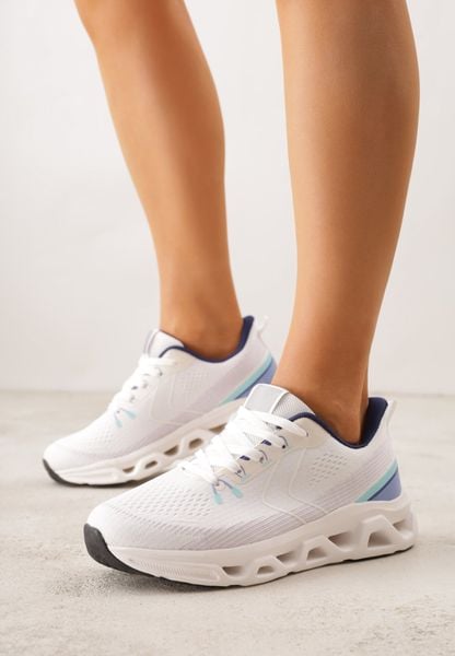 Białe Buty Sportowe na Grubej Geometrycznej Podeszwie Alexusa. Białe buty sportowe na co dzień damskie Born2be, bez wzorów, z dresówki. Za 109.99 zł.