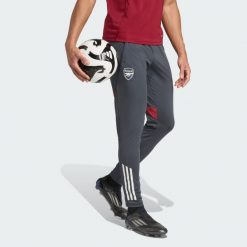 Spodnie treningowe Arsenal Tiro 25 Competition. Brązowe spodnie sportowe męskie Adidas, z dresówki. Za 279.00 zł.