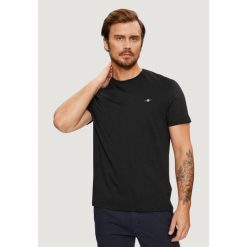 Koszulka crop top Mężczyzna GANT REG SHIELD SS T-SHIRT. Czarne t-shirty męskie Gant, m, bez wzorów, z bawełny, bez kołnierzyka. W wyprzedaży za 205.40 zł.