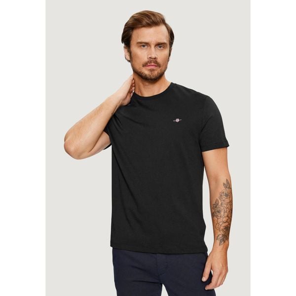 Koszulka crop top Mężczyzna GANT REG SHIELD SS T-SHIRT. Czarne t-shirty męskie Gant, m, bez wzorów, z bawełny, bez kołnierzyka. Za 233.30 zł.
