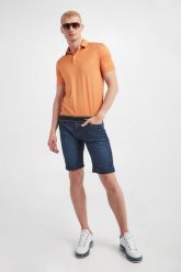 Spodenki Jeansowe męskie EMPORIO ARMANI. Szorty męskie Emporio Armani, z jeansu, bez kołnierzyka. W wyprzedaży za 607.20 zł.