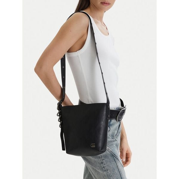 Torebka G-Star Raw. Czarne listonoszki damskie G-Star Raw, bez wzorów, bez dodatków. Za 199.99 zł.