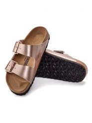 Birkenstock Klapki "Arizona" w kolorze różowozłotym rozmiar: 37. Różowe klapki damskie Birkenstock, bez wzorów, bez obcasa. Za 169.63 zł.