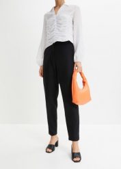 Krótsze spodnie High Waist z mieszanki lnu z wiskozą. Czarne spodnie materiałowe damskie bonprix, bez wzorów, z wiskozy, z podwyższonym stanem. Za 129.99 zł.