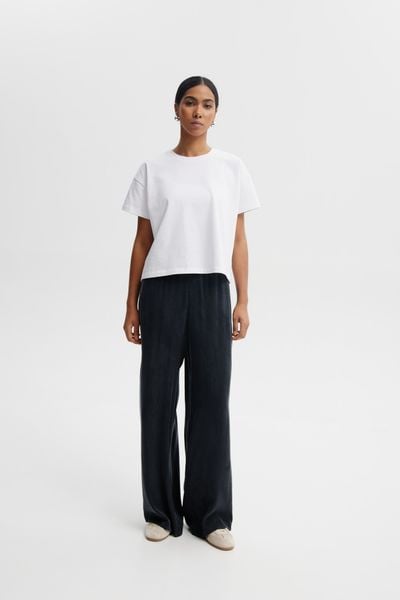 SPODNIE LEXI CZARNE XL - Flawless. Czarne spodnie materiałowe damskie Flawless, bez wzorów, z materiału, eleganckie, z podwyższonym stanem. Za 439.00 zł.