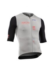 Koszulka rowerowa NORTHWAVE Extreme Evo Jersey UPF50 Slim jasny szary. Szare bluzki sportowe damskie Northwave, l, z jersey, bez ramiączek, rowerowe. Za 270.00 zł.