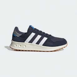 Buty Run 84. Białe obuwie do biegania damskie Adidas. Za 349.60 zł.